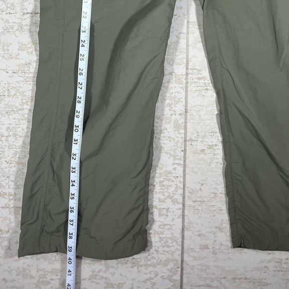 L.L. BEAN Women's Green Nylon Convertible Zip Pants/Shorts Size 10 Hiking Camp - Picture 3 of 9